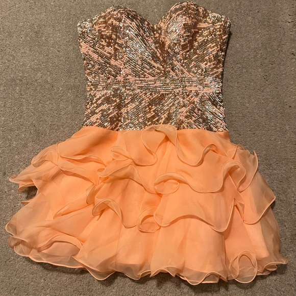 Sherri Hill Prom Dress, sz 4, peach colour - Picture 7 of 8